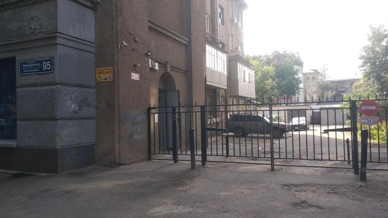 חארקיב Cozy Apartment Beside Metro Yaroslava Mudroho, Universytet - Chernyshevska Str 95-6 מראה חיצוני תמונה